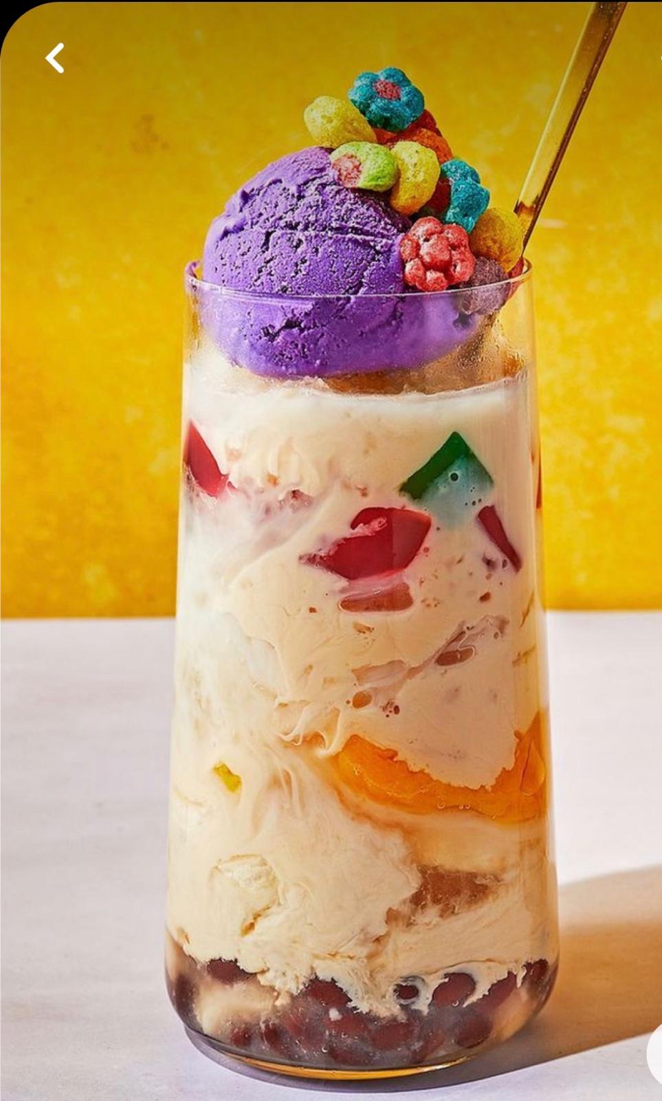 Halo-halo met ube ice cream - traditioneel Filipijns dessert